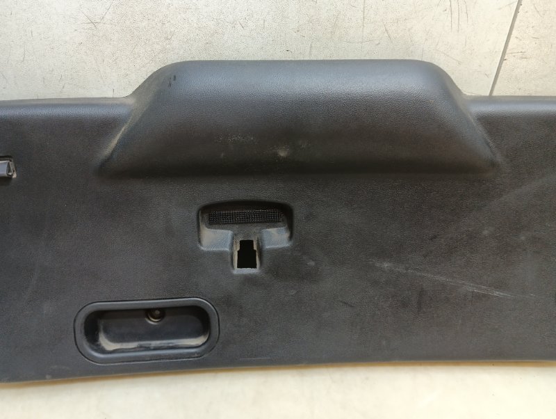 Обшивка двери багажника