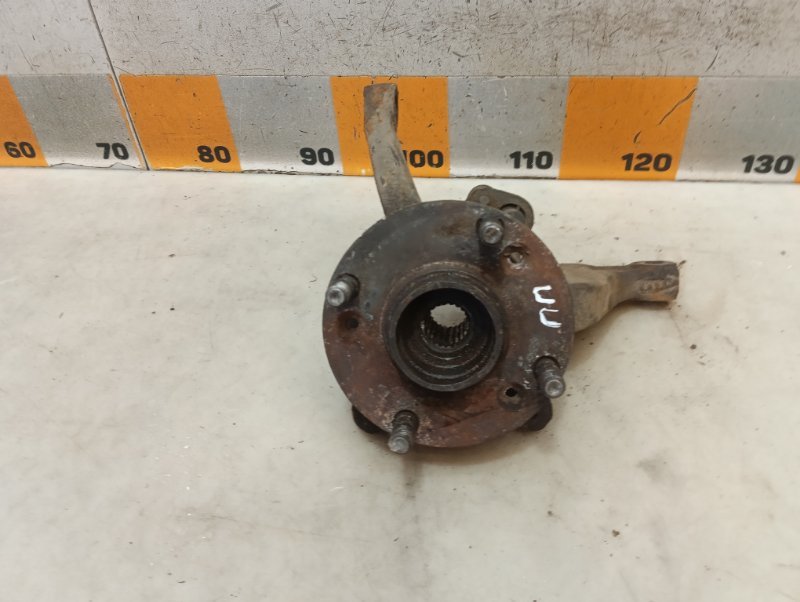 Кулак поворотный передний правый