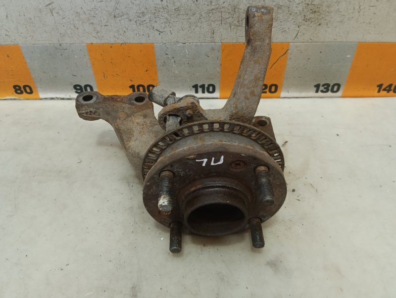 Кулак поворотный передний левый