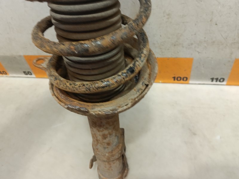 Амортизатор передний