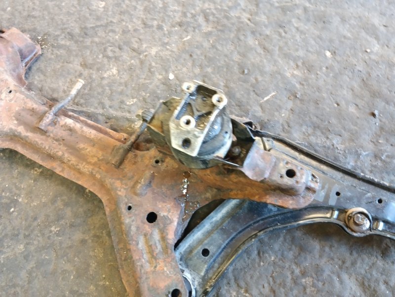 Балка подмоторная