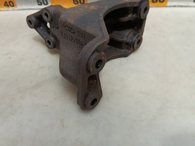 Кронштейн двигателя