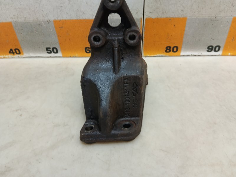 Кронштейн двигателя