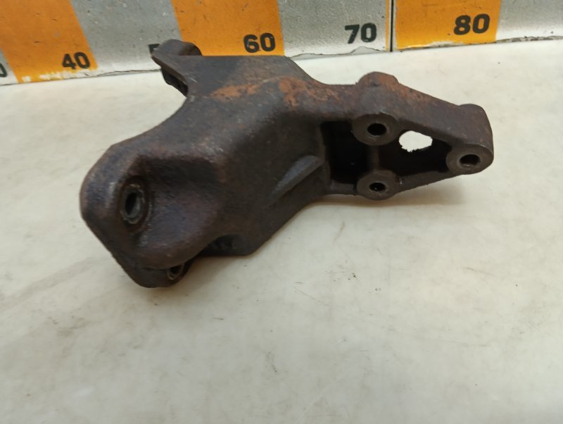 Кронштейн двигателя