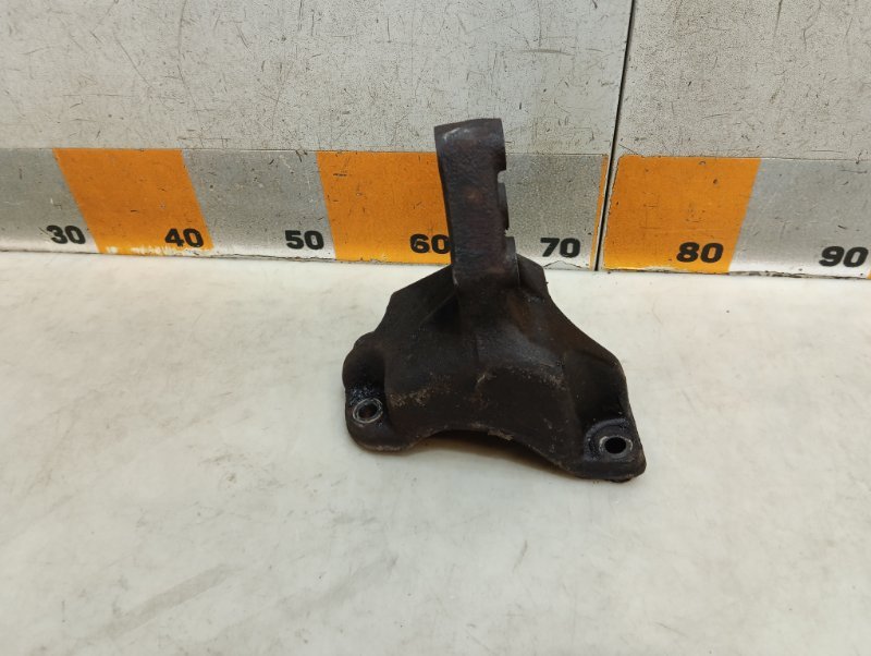 Кронштейн двигателя