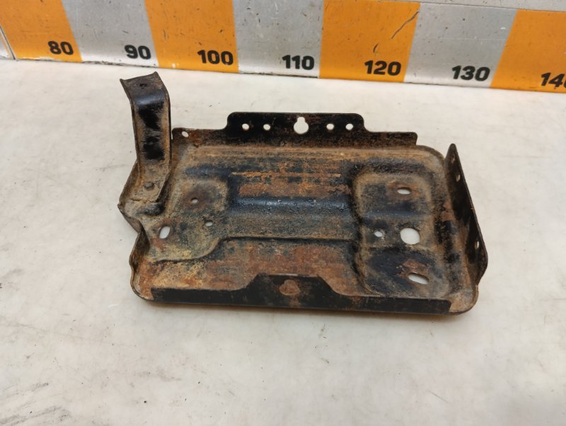 Площадка под аккумулятор (АКБ)