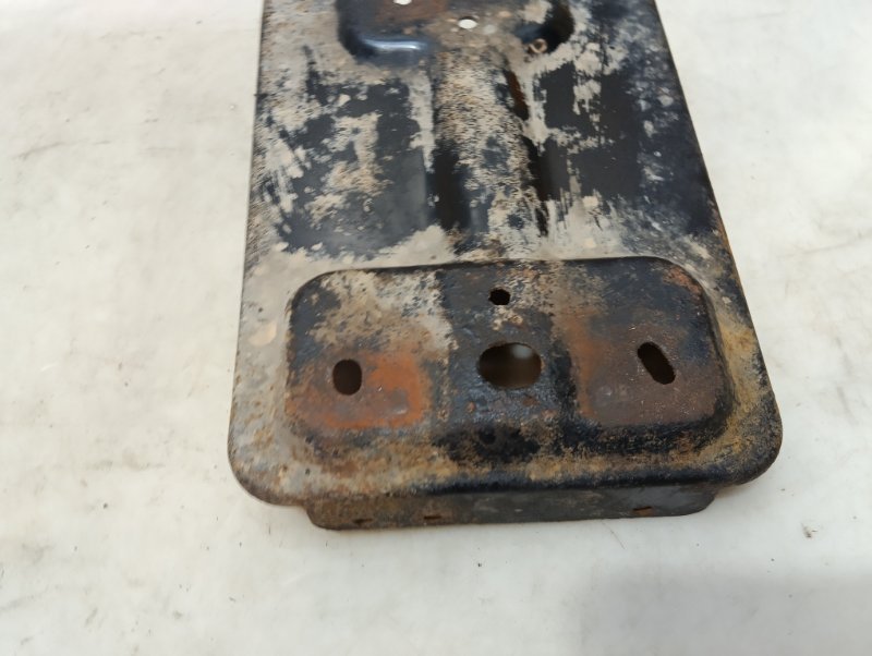 Площадка под аккумулятор (АКБ)