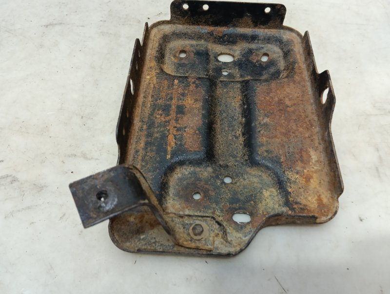 Площадка под аккумулятор (АКБ)