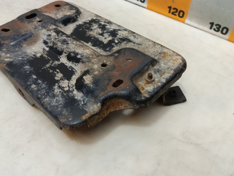 Площадка под аккумулятор (АКБ)