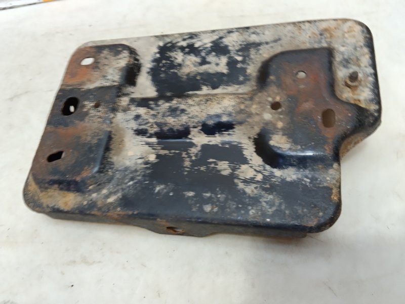 Площадка под аккумулятор (АКБ)