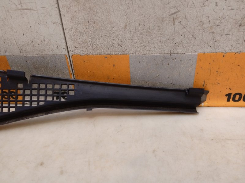 Планка под лобовое стекло