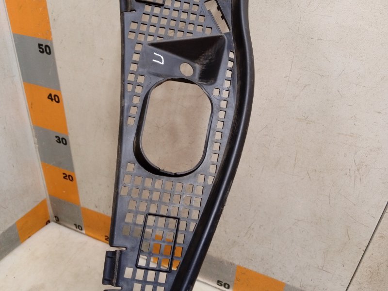 Планка под лобовое стекло