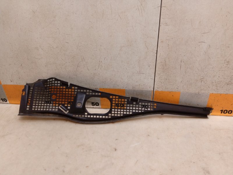 Планка под лобовое стекло