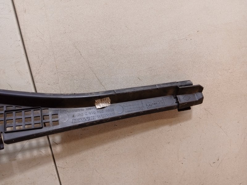 Планка под лобовое стекло