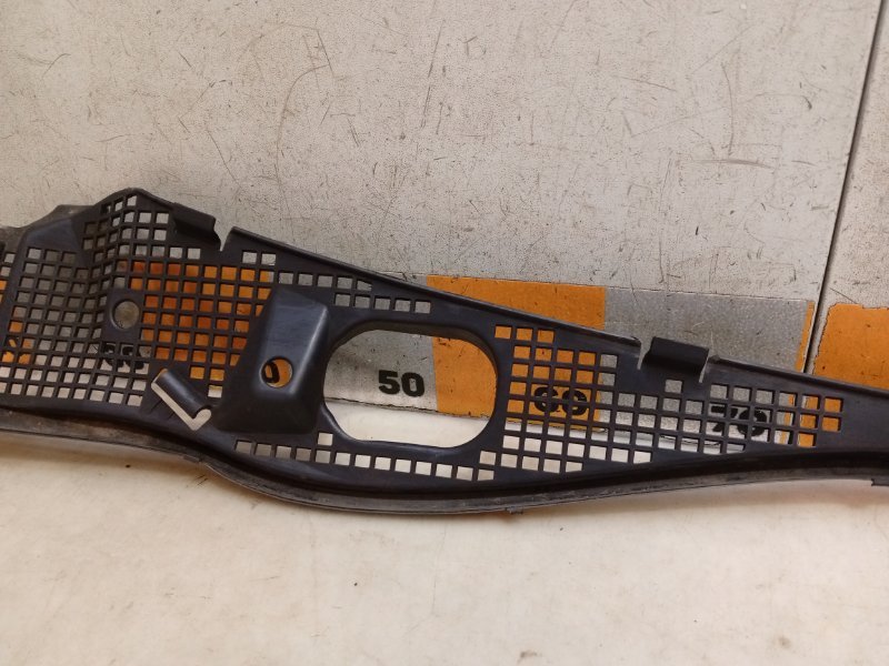 Планка под лобовое стекло