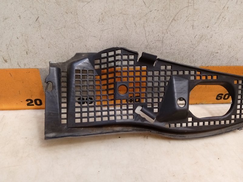 Планка под лобовое стекло