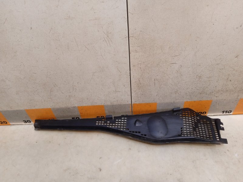 Планка под лобовое стекло