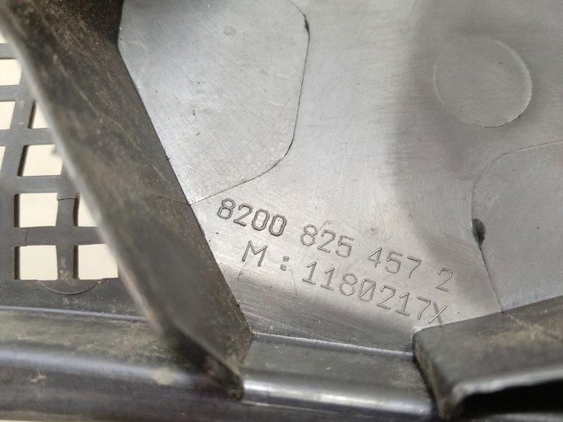 Планка под лобовое стекло