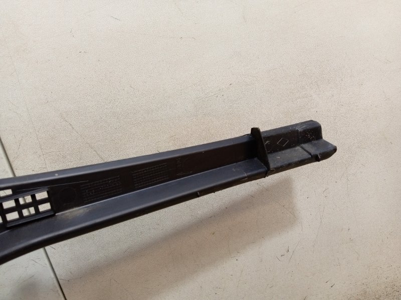 Планка под лобовое стекло