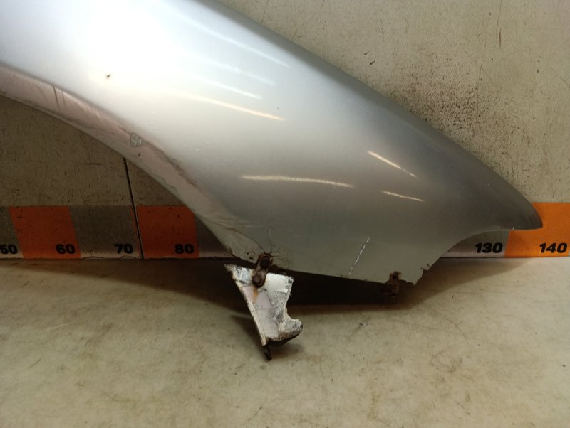 Крыло переднее правое