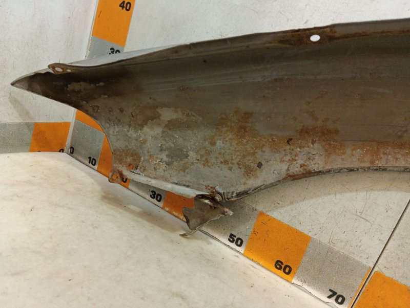 Крыло переднее правое