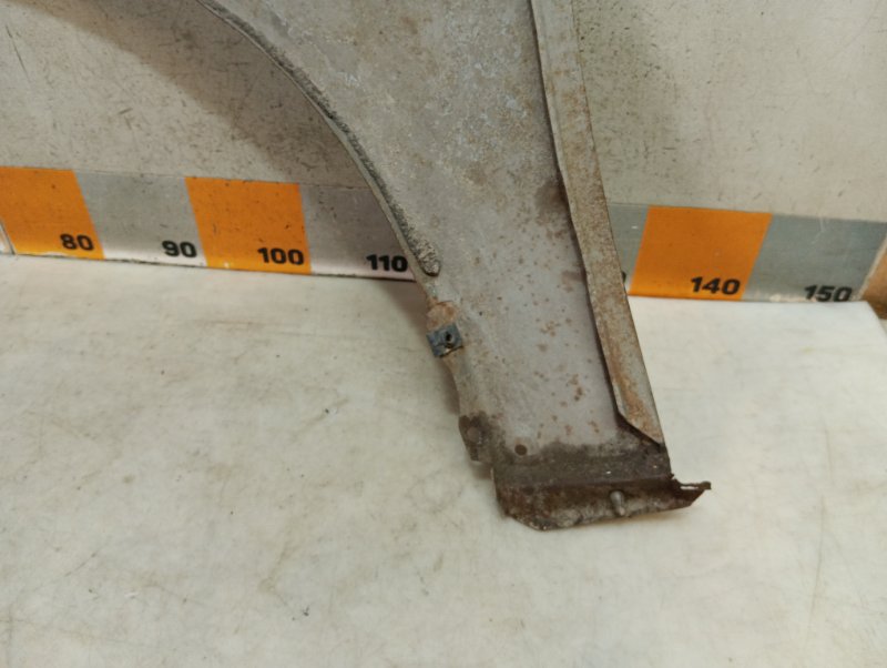 Крыло переднее правое