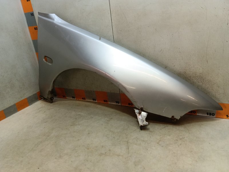 Крыло переднее правое