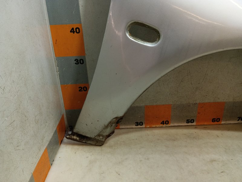 Крыло переднее правое