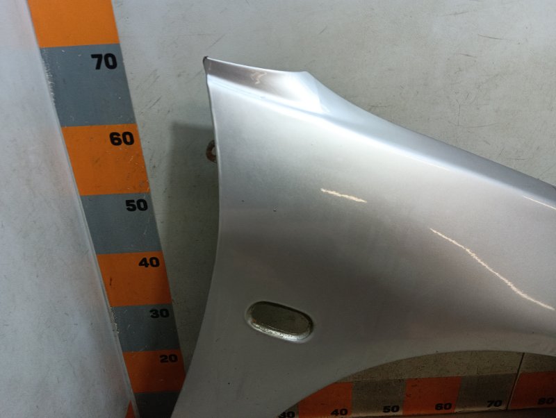 Крыло переднее правое