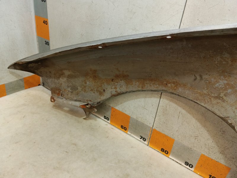 Крыло переднее правое