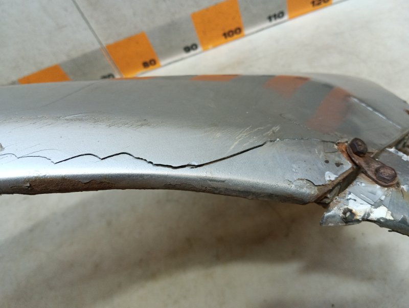 Крыло переднее правое