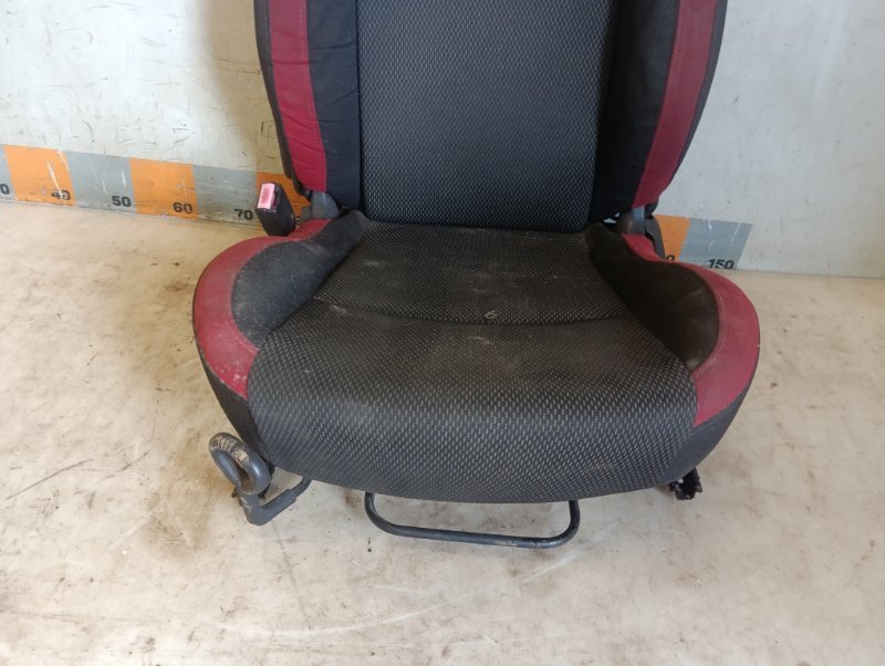 Сиденье переднее левое