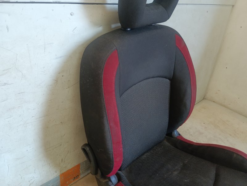 Сиденье переднее левое