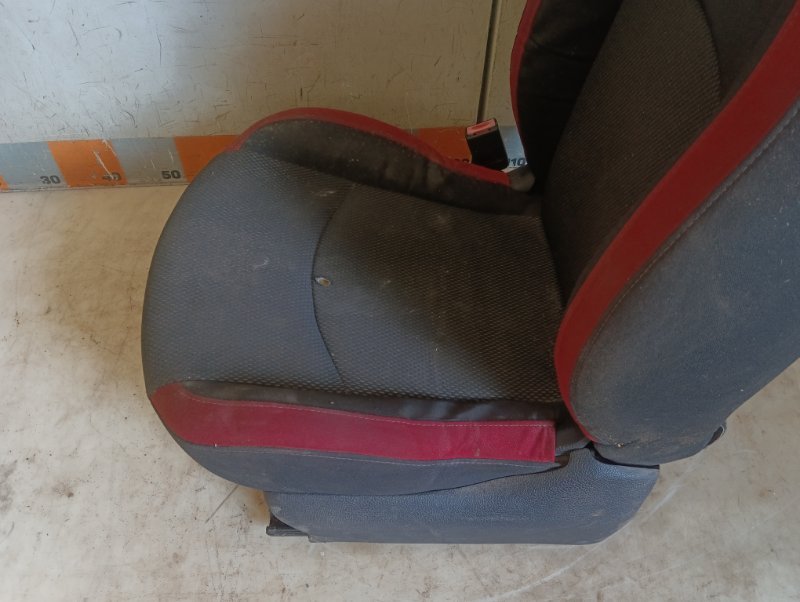 Сиденье переднее левое