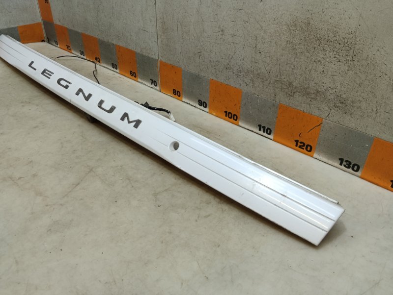 Накладка крышки багажника