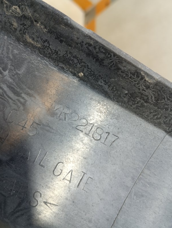 Накладка крышки багажника