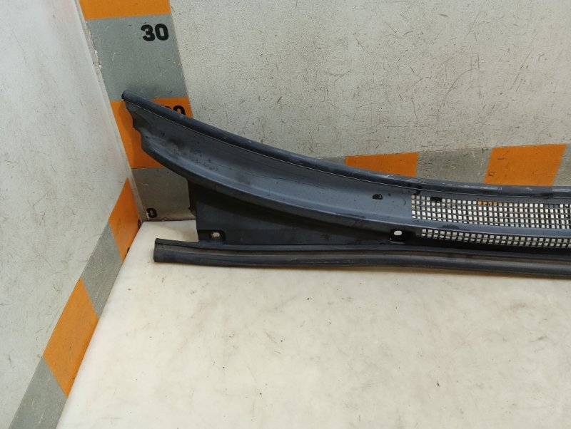 Решетка стеклоочистителей (Жабо)