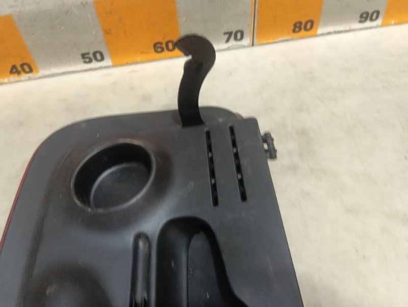 Крышка бардачка