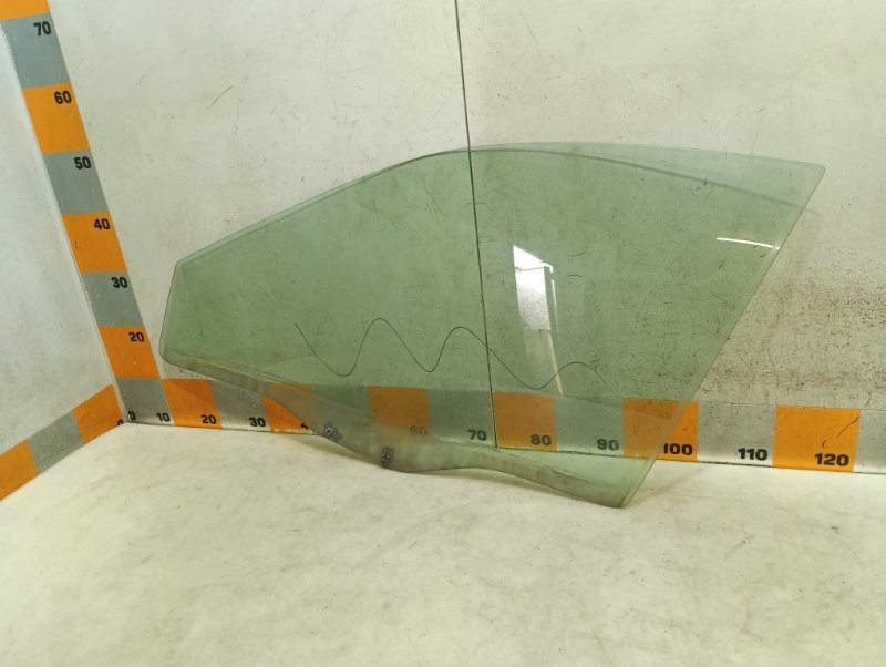 Стекло двери передней левой