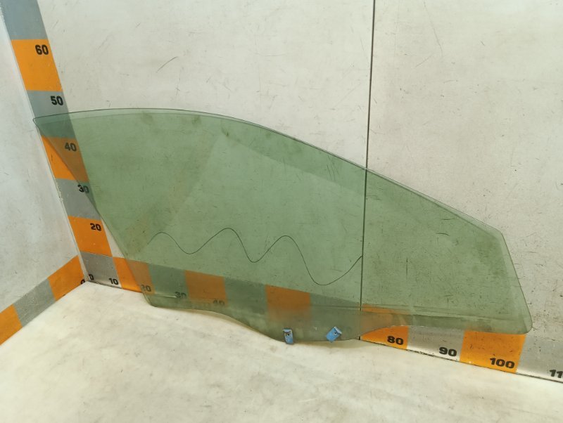 Стекло двери передней левой