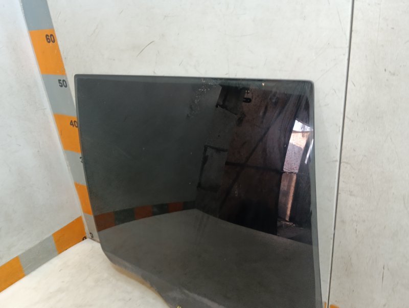 Стекло двери задней правой