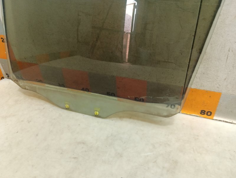 Стекло двери задней левой