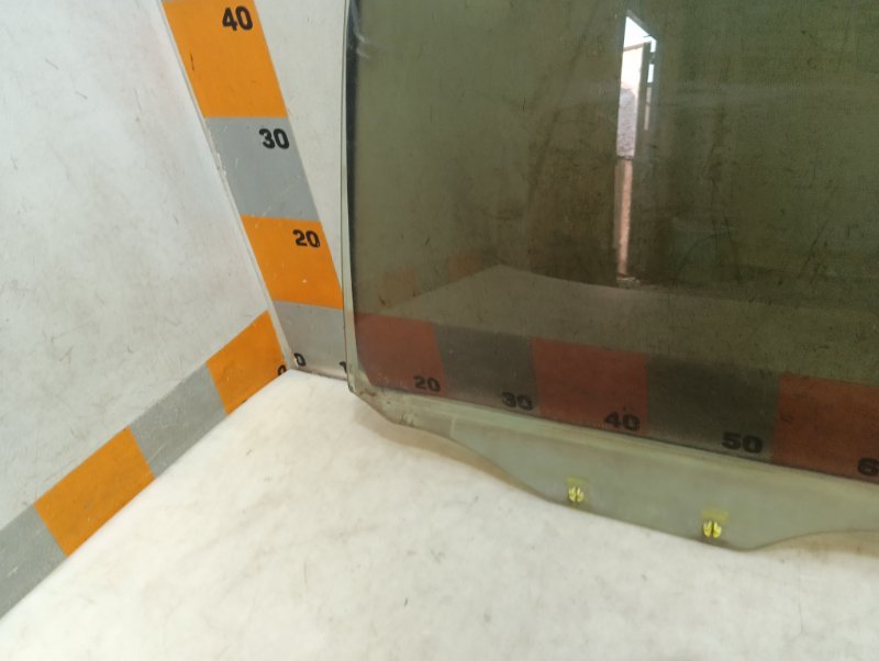 Стекло двери задней левой