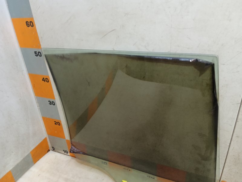 Стекло двери задней левой