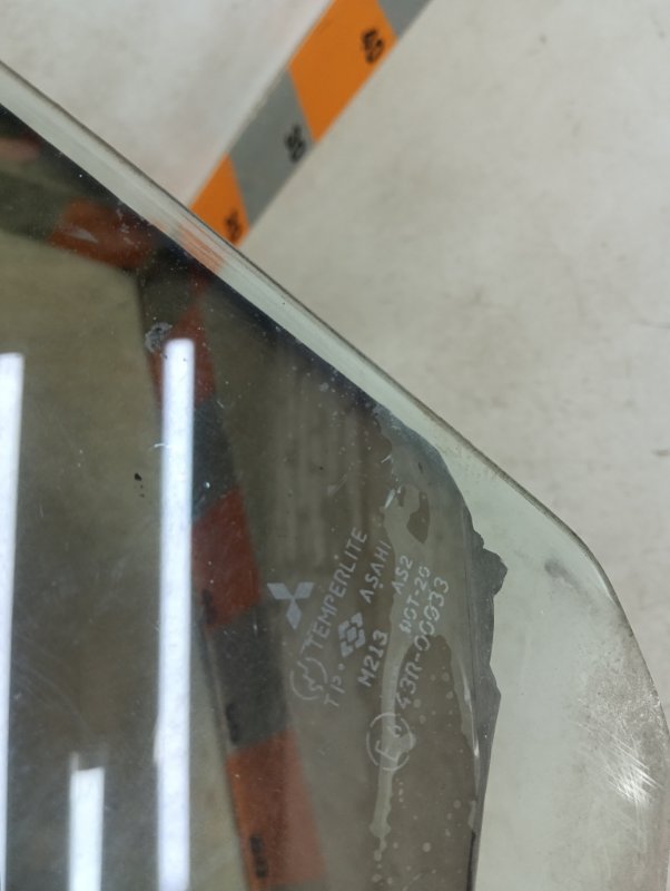 Стекло двери задней левой