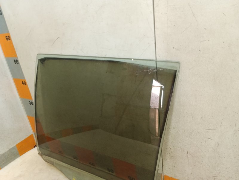 Стекло двери задней левой