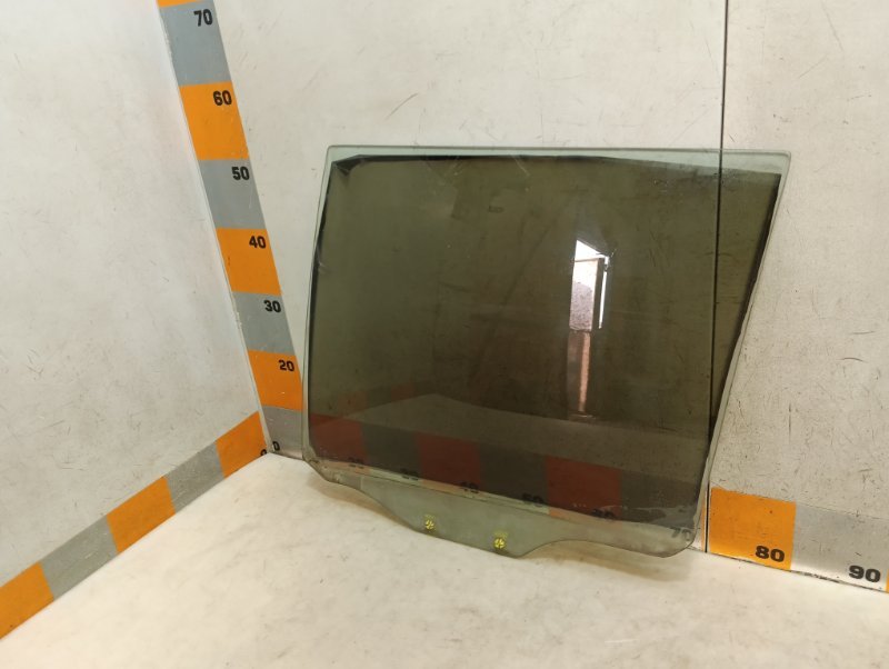 Стекло двери задней левой