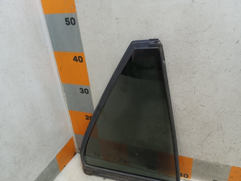 Стекло двери задней левой