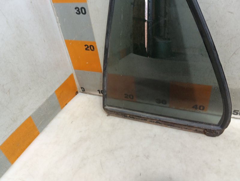 Стекло двери задней левой