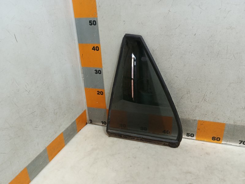 Стекло двери задней левой